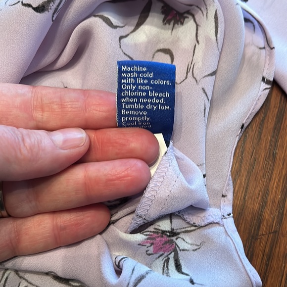 Beautiful Apt 9 Floral Blouse size XS - Picture 7 of 12